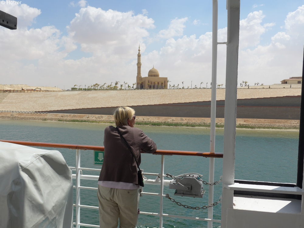 hoe-2018-04-22-Suez-Kanal-P1100750p.jpg